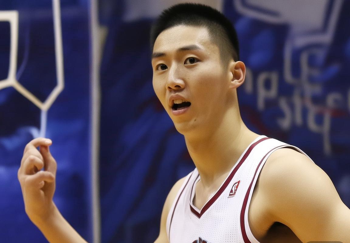 火箭速攻对决马刺铁闸：NBA焦点战精彩瞬间回顾(图2)