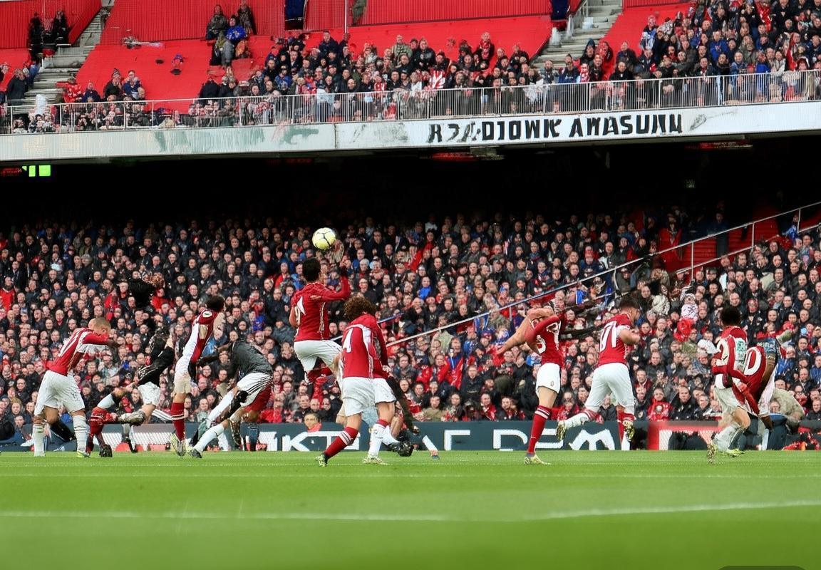 2017曼市德比：瓜迪奥拉与穆里尼奥巅峰对决纪实(图2)